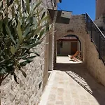 Kameni Dvori Sveti Filip i Jakov
