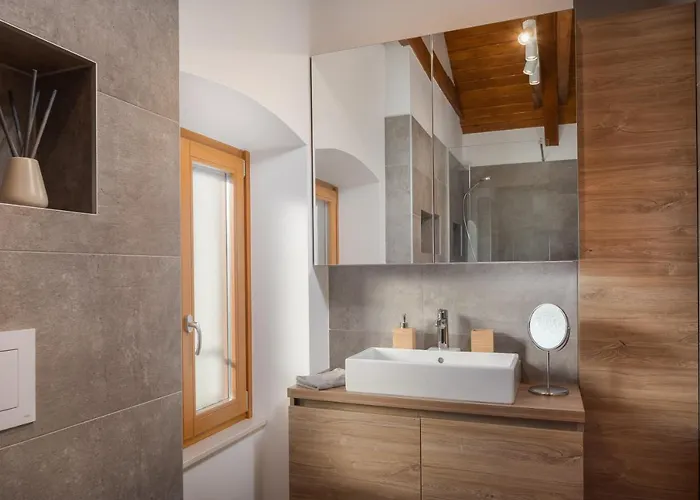 Kameni Dvori * スベティ・フィリップ・イ・ヤコブ