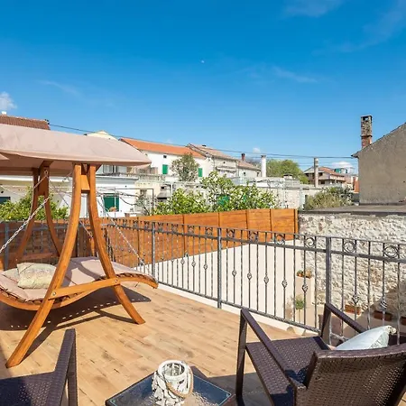 Kameni Dvori * Sveti Filip i Jakov