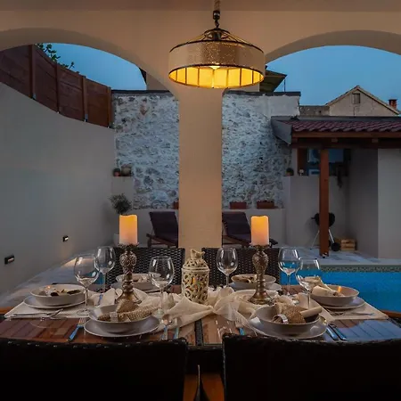 Kameni Dvori Βίλα *