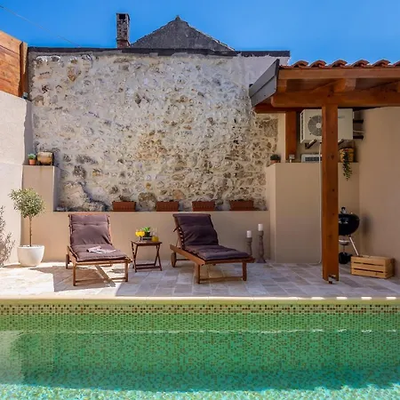 Kameni Dvori * Sveti Filip i Jakov