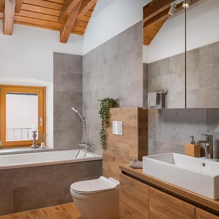 Kameni Dvori * Sveti Filip i Jakov