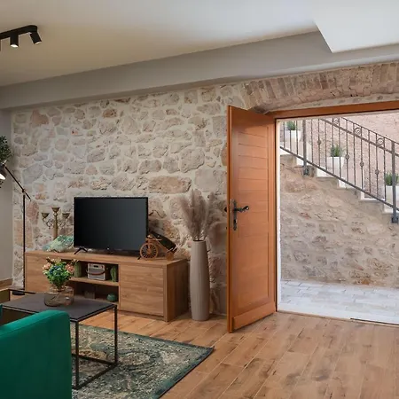 Kameni Dvori * Sveti Filip i Jakov