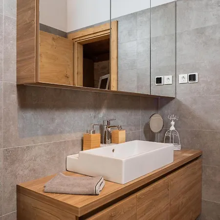 Kameni Dvori * Sveti Filip i Jakov