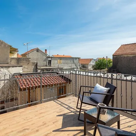 Vila Kameni Dvori Sveti Filip i Jakov