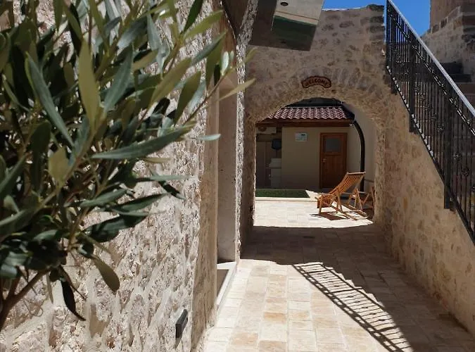 Kameni Dvori Sveti Filip i Jakov
