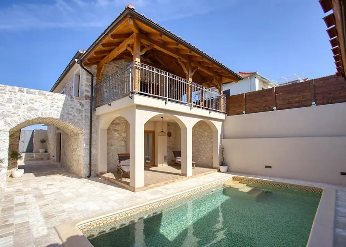 Kameni Dvori Villa